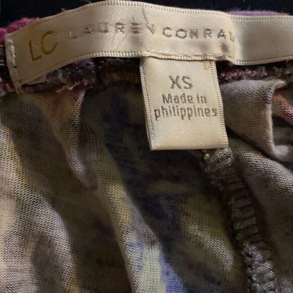 Lauren Conrad Size XS floral 3/4 length top - Picture 3 of 3